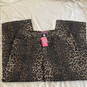 🔥 NWT Edikted Leopard Jeans